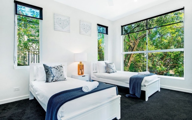 Luxury 5 Bedroom House with Private Pool in the heart of Surfers Paradise – Guest Rooms – Gold Coast