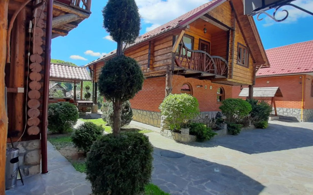 "Обійми гір"Котеджі