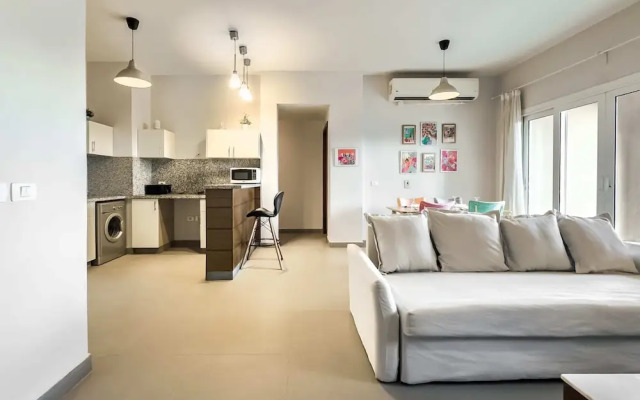 Xuru Stays I The 2bdr Warmhearted Waterside Apt