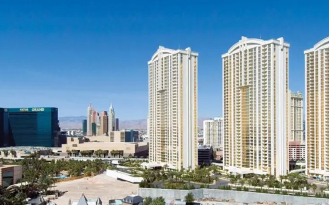 StripViewSuites at Signature