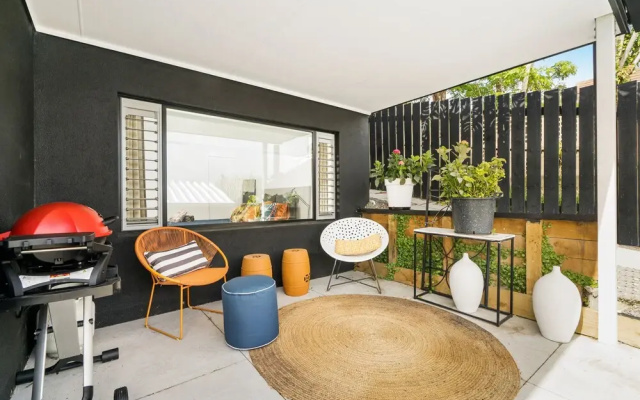 Red Beach Designed Stylish 2 BR Suite