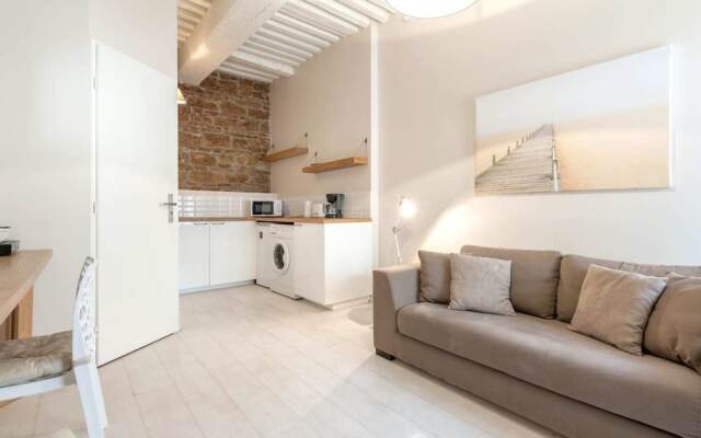 Charming Studio for 2 near the Metro by GuestReady