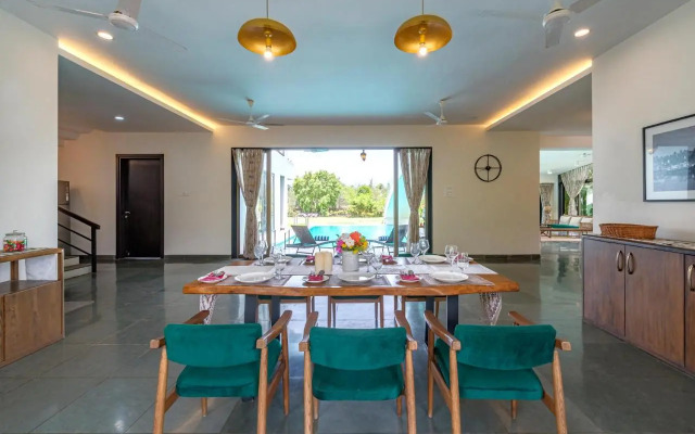 Saffron Stays Gardenia