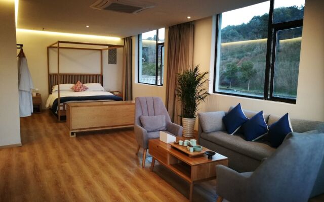 Taihu Baopu Water House