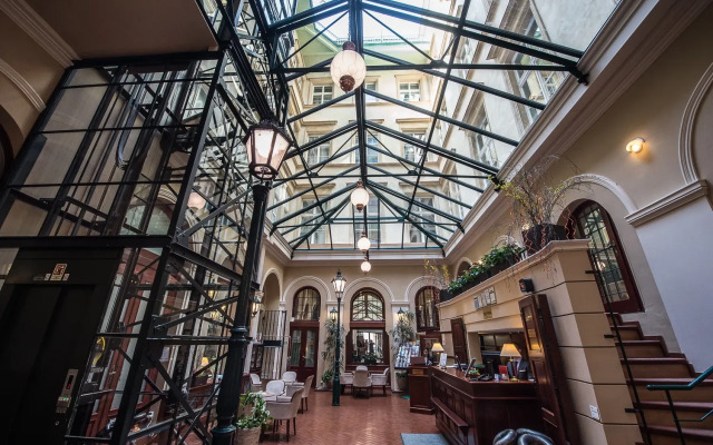 Rott Hotel