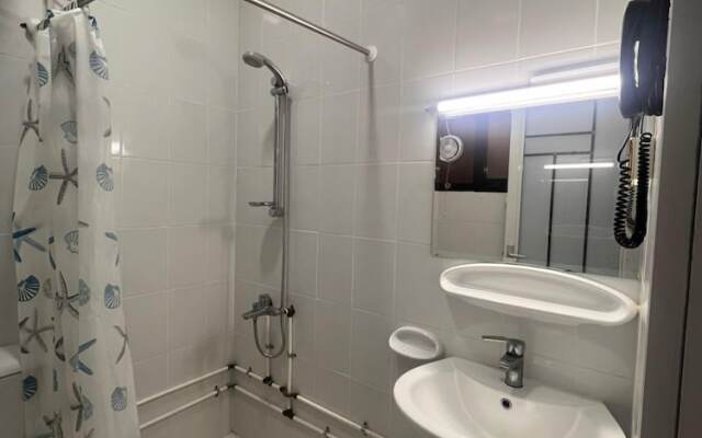 Guest Inn Hotel Llc