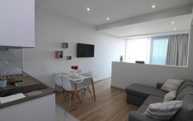 Lakones Deluxe Suites