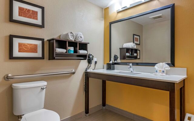 Comfort Suites Fort Lauderdale Airport South & Cruise Port