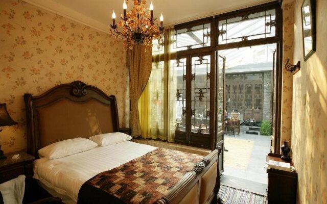 Kelly‘s Courtyard Hotel