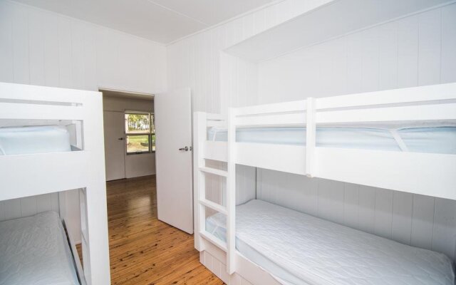 Lakeside Cabins & Holiday Village