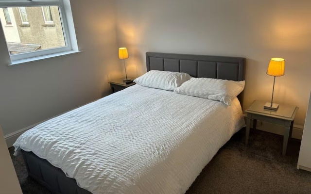 House Sleeps 5 With Parking