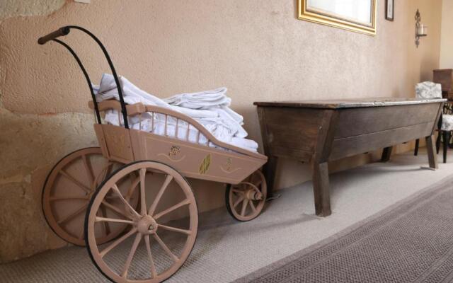 Manoir Courtyard cottage rental Vendee