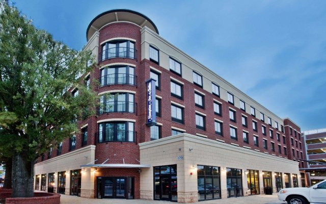 Hampton Inn and Suites Chapel Hill Carrboro Downtown