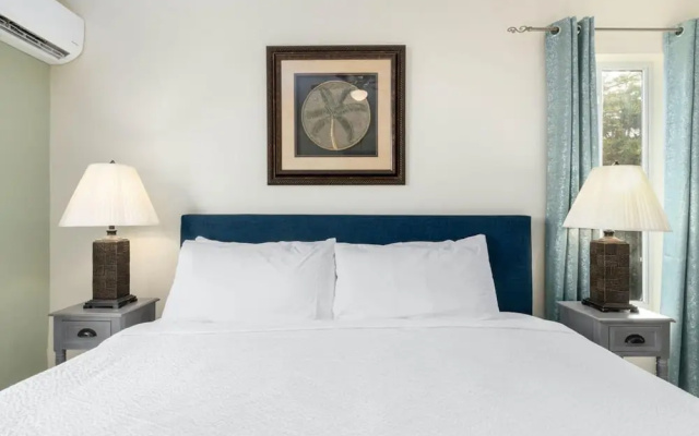 3BR Villa Central Location Private Pool Patio