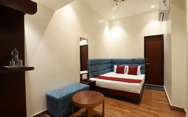 Hotel Amrit Near Old Delhi Railway Station
