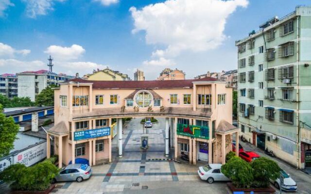 GYA Hotel (Haiyan Wuyue Plaza Guanhaiyuan Hotel)