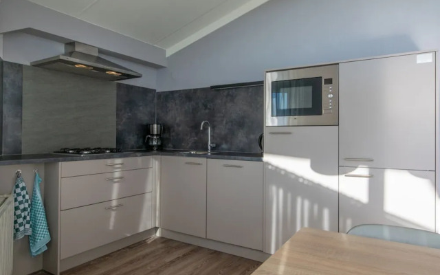 Restyled Bungalow with Dishwasher near Cozy Domburg