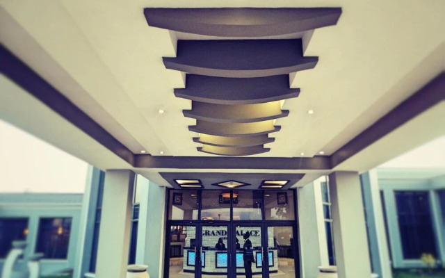 Grand Palace Hotel