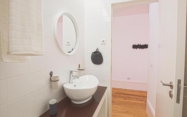 BmyGuest - Almada Garden Apartment