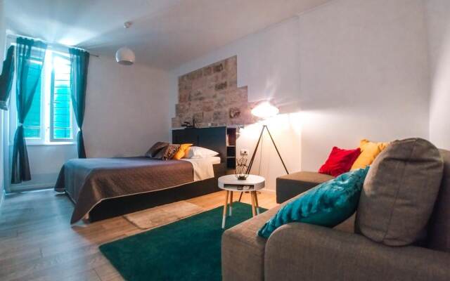 Julije Rooms