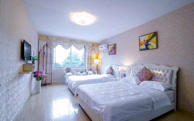 Qinglian River View Guesthouse