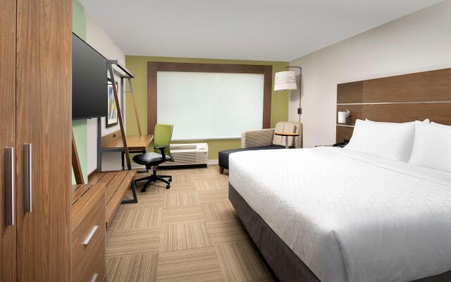 Holiday Inn Express and Suites North Brunswick, an IHG Hotel