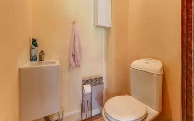 Pleasant Holiday Home in Raizeux With Garden