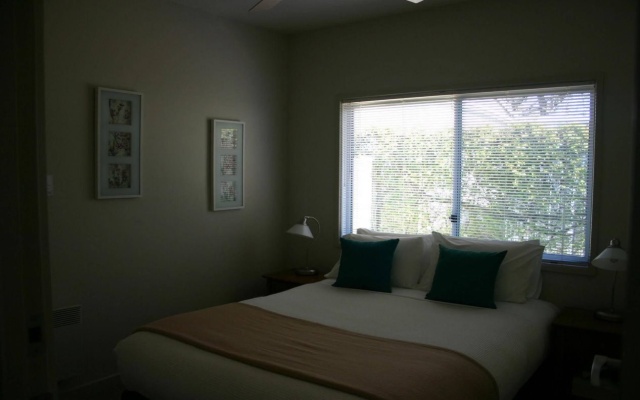 Abalina Cottages, Rotary Drive – Guest Rooms – Bright