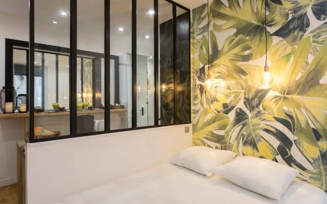 Studio d'architecte au pied de Tour Eiffel (CDM)