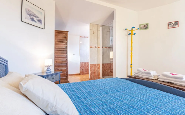 holiday house in Empuriabrava with private pool and mooring