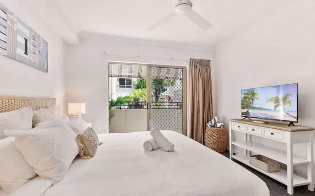 Lux Apartment Cairns - 9 Pools BBQ Gym