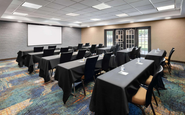 La Quinta Inn & Suites by Wyndham Greensboro NC