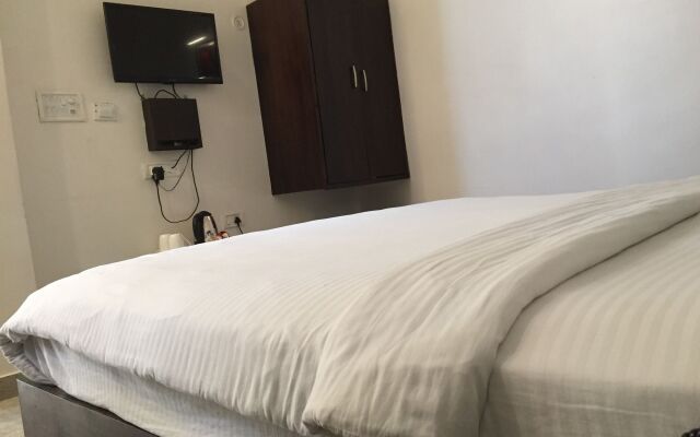 OYO Rooms Mall Road Cantonment