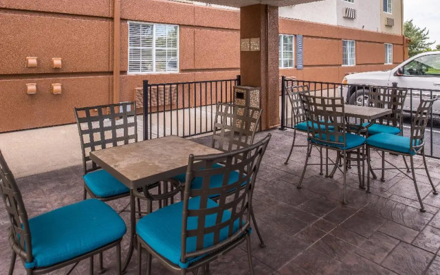 Candlewood Suites Topeka West by IHG