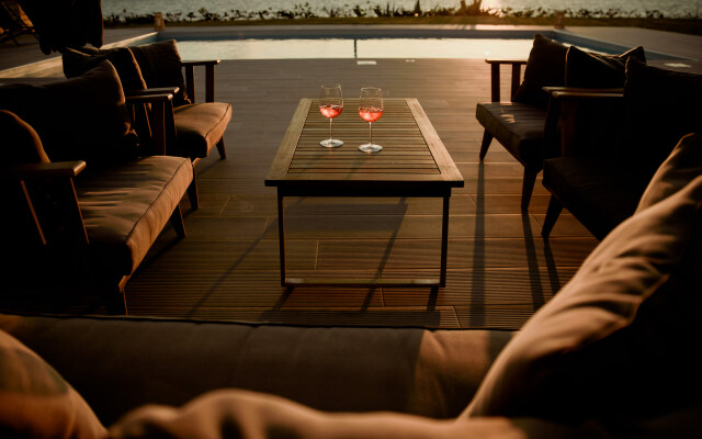 Mirazur Seafront Sunset Villa