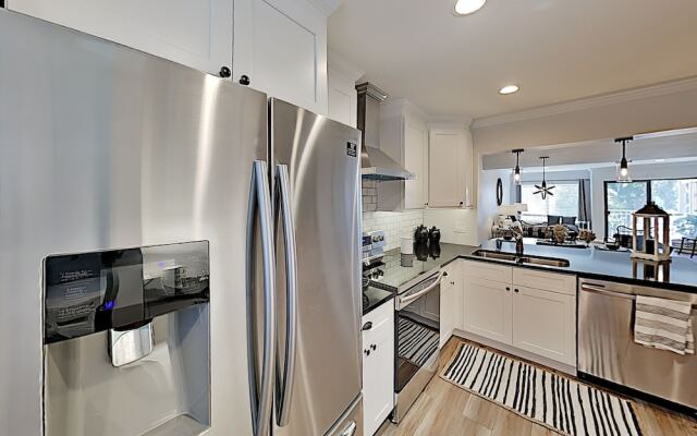 80courts 2 Bedroom Condo