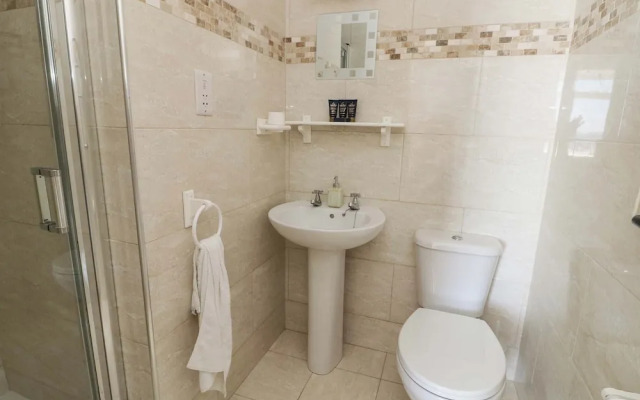 Bethan Apartment