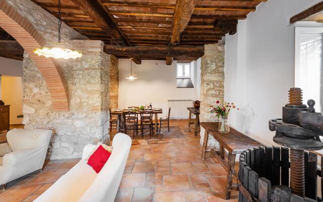 A total immersion in greenery and tranquillity.-Casale LUISA