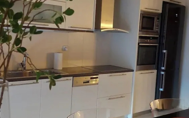 Modern Elegant Apt in Glyfada w Balcony