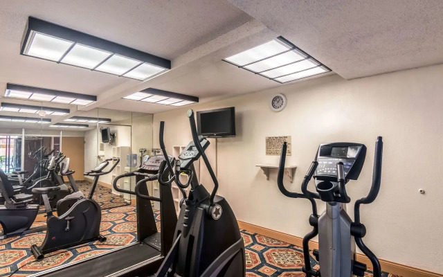 Budget Host Inn & Suites