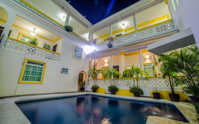 Hotel Casa Blanca