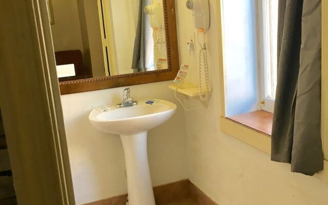 Rodeway Inn Mid Town