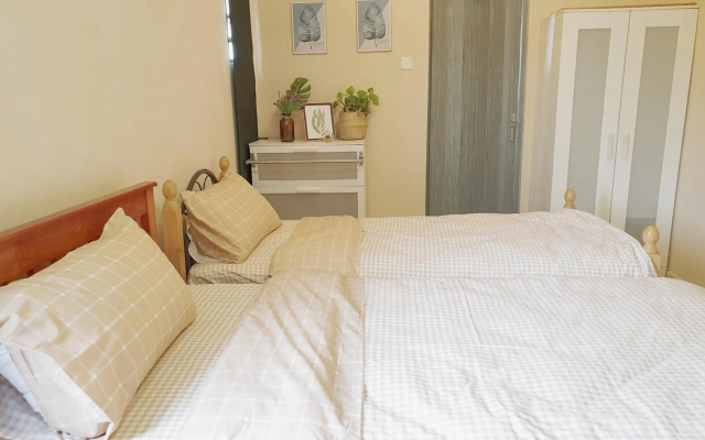 Airport Garden Stay #corner hoise 5 rooms #free wifi #parking #tv chanel – Guest Rooms – Shah Alam