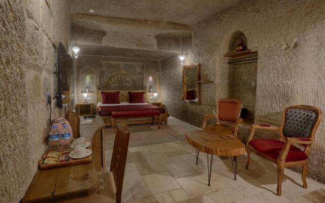 Hera Cave Suites