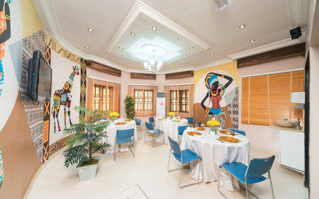 Britannia Hotel & Suites
