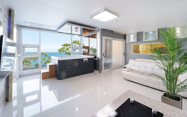 Pinewave Sea & Spa Pension