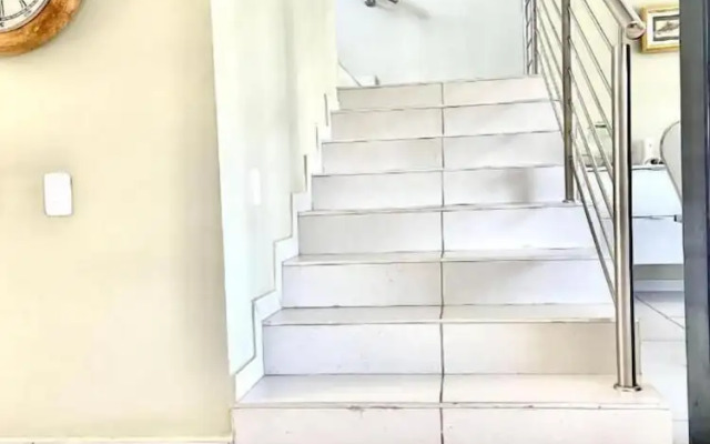 Lake Villa Hartebees