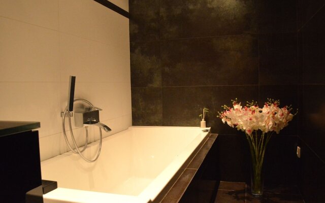 Luxurious Villa in Beauraing with Garden