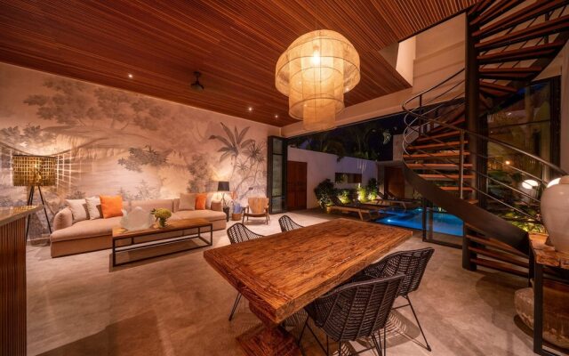 Luxury Private Loft, 2 BR, Canggu With Staff