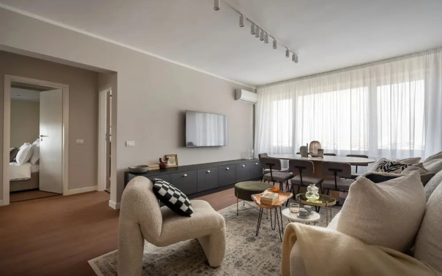 Views of all the Palaces 2BR Stunner